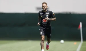 Neymar vai a campo pela primeira vez em treino da seleção brasileira