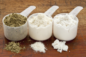 Whey protein: suplemento pode causar intolerância à lactose? Descubra
