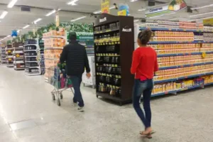 Acordo regulamenta trabalho no comércio em feriados