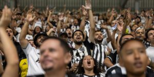 Retomada do Brasileiro tem início tímido nas arquibancadas da Arena MRV