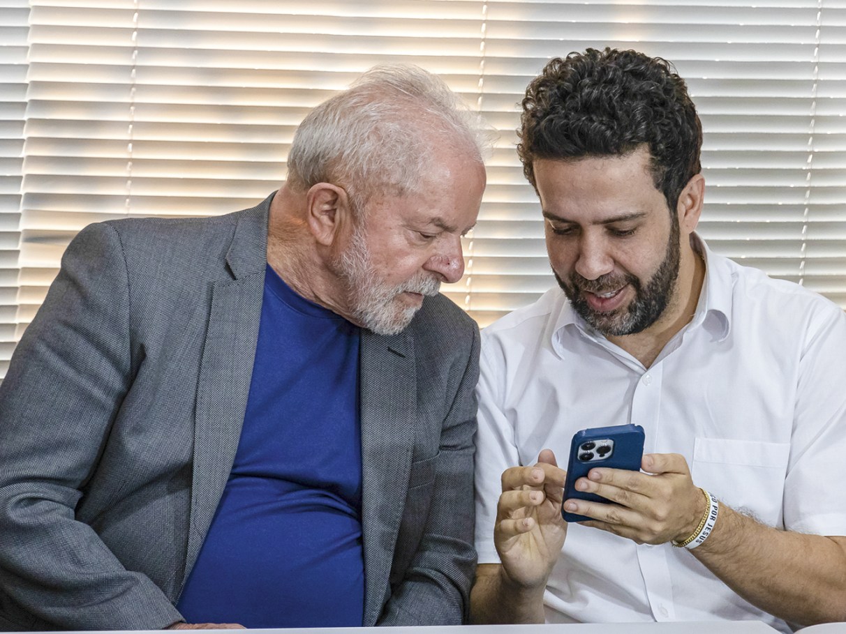 Ao lado de Lula, Janones anuncia “guerra”: “Tirem as crianças da sala”